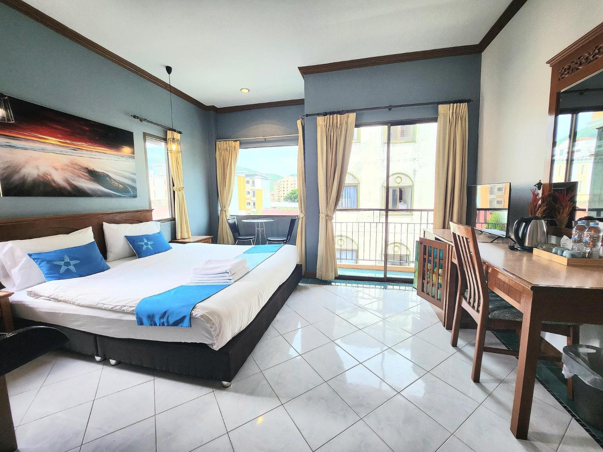 Sea Front Home Hotel - Patong Beach Exterior photo