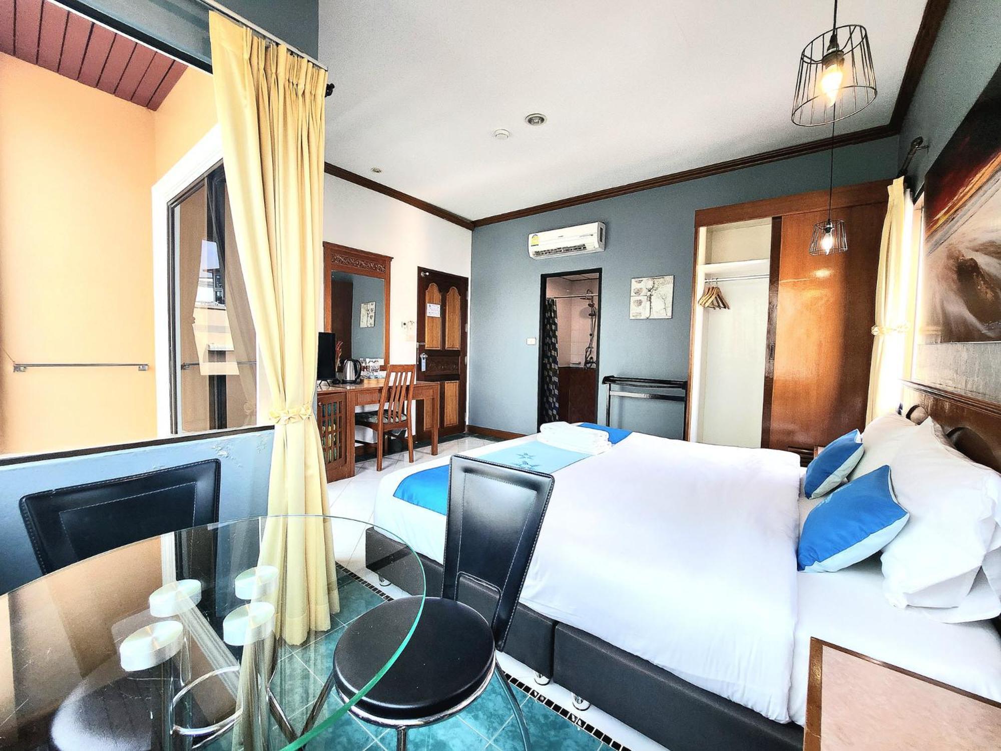 Sea Front Home Hotel - Patong Beach Exterior photo