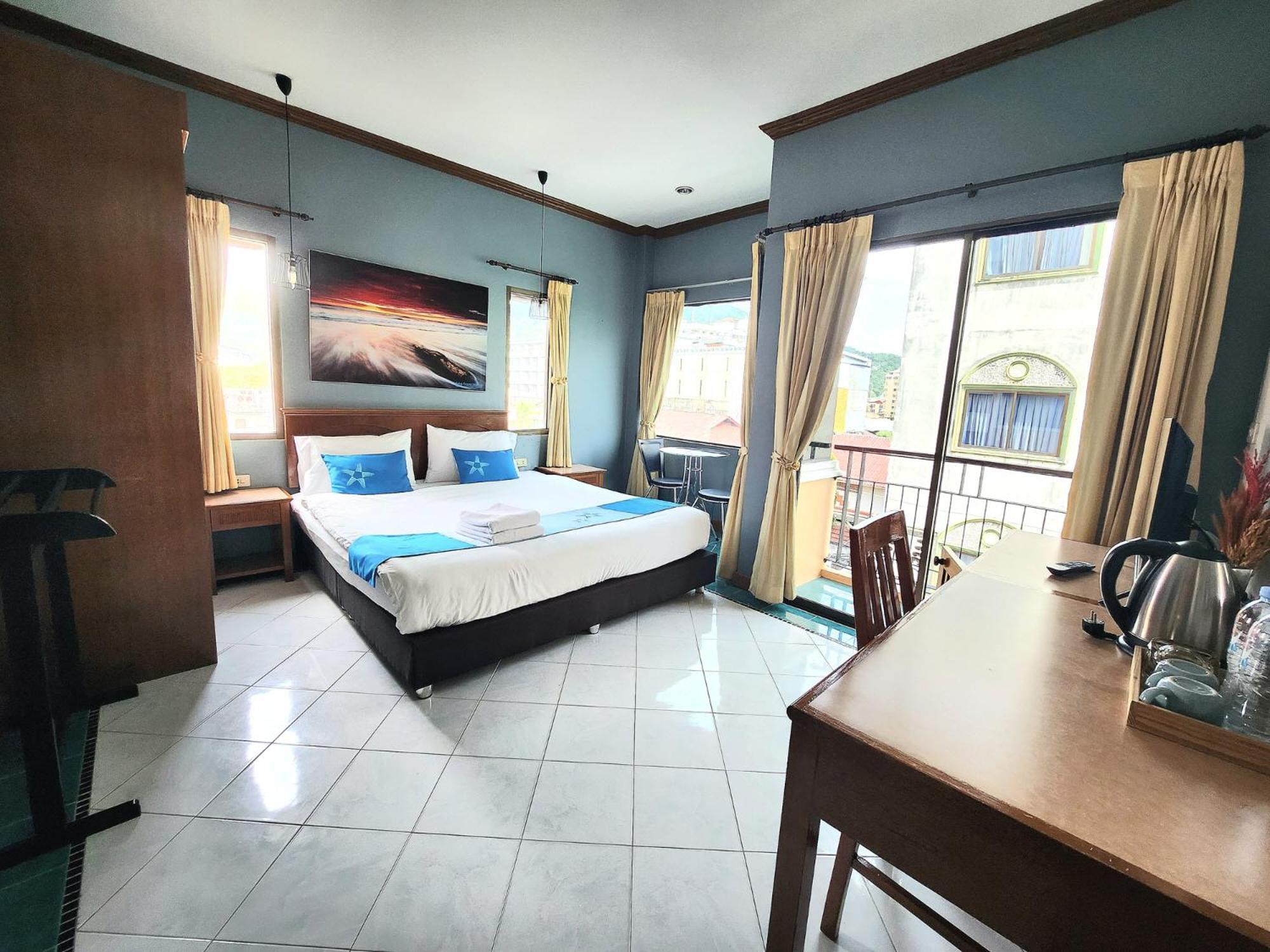 Sea Front Home Hotel - Patong Beach Exterior photo