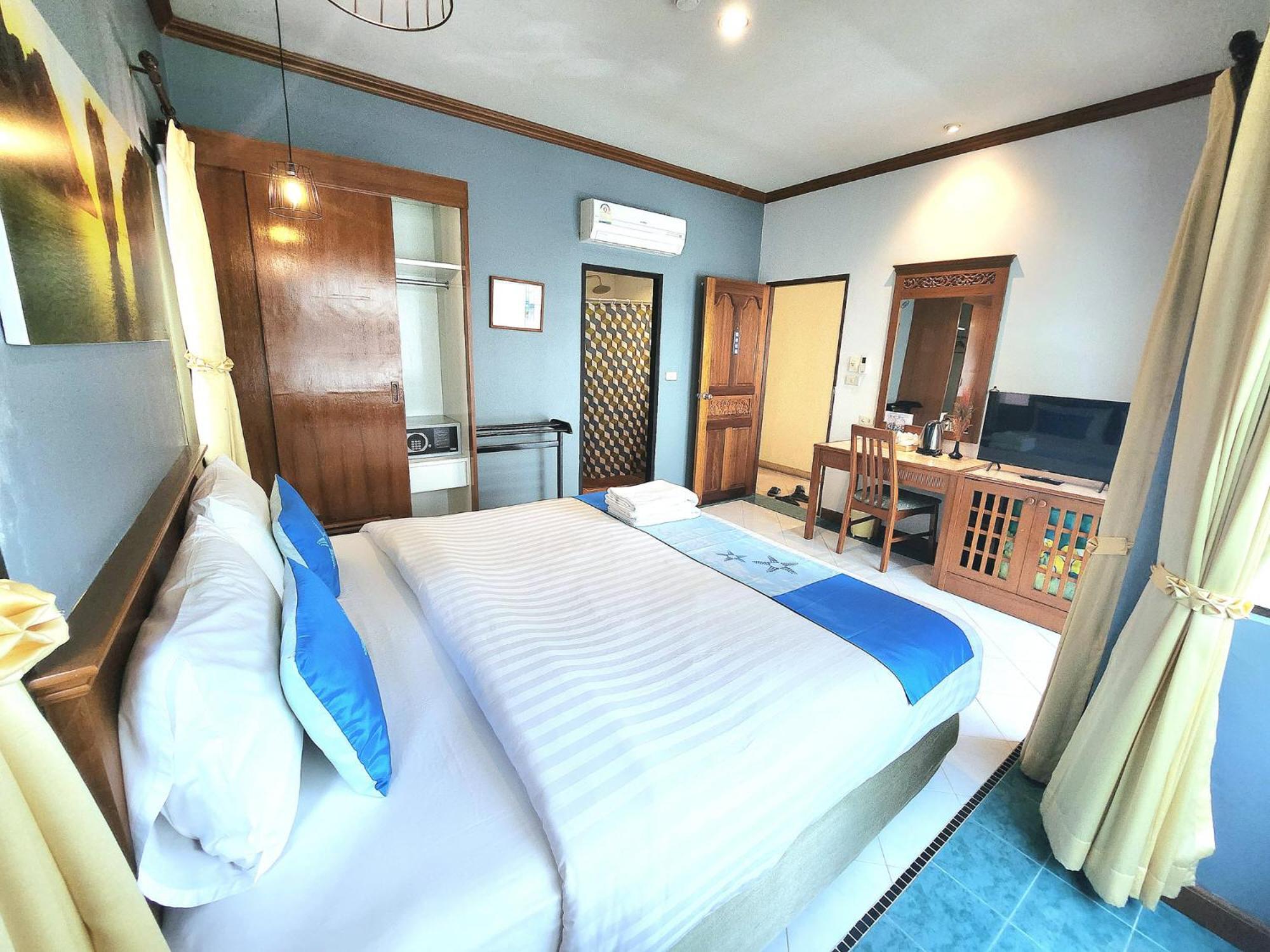 Sea Front Home Hotel - Patong Beach Exterior photo