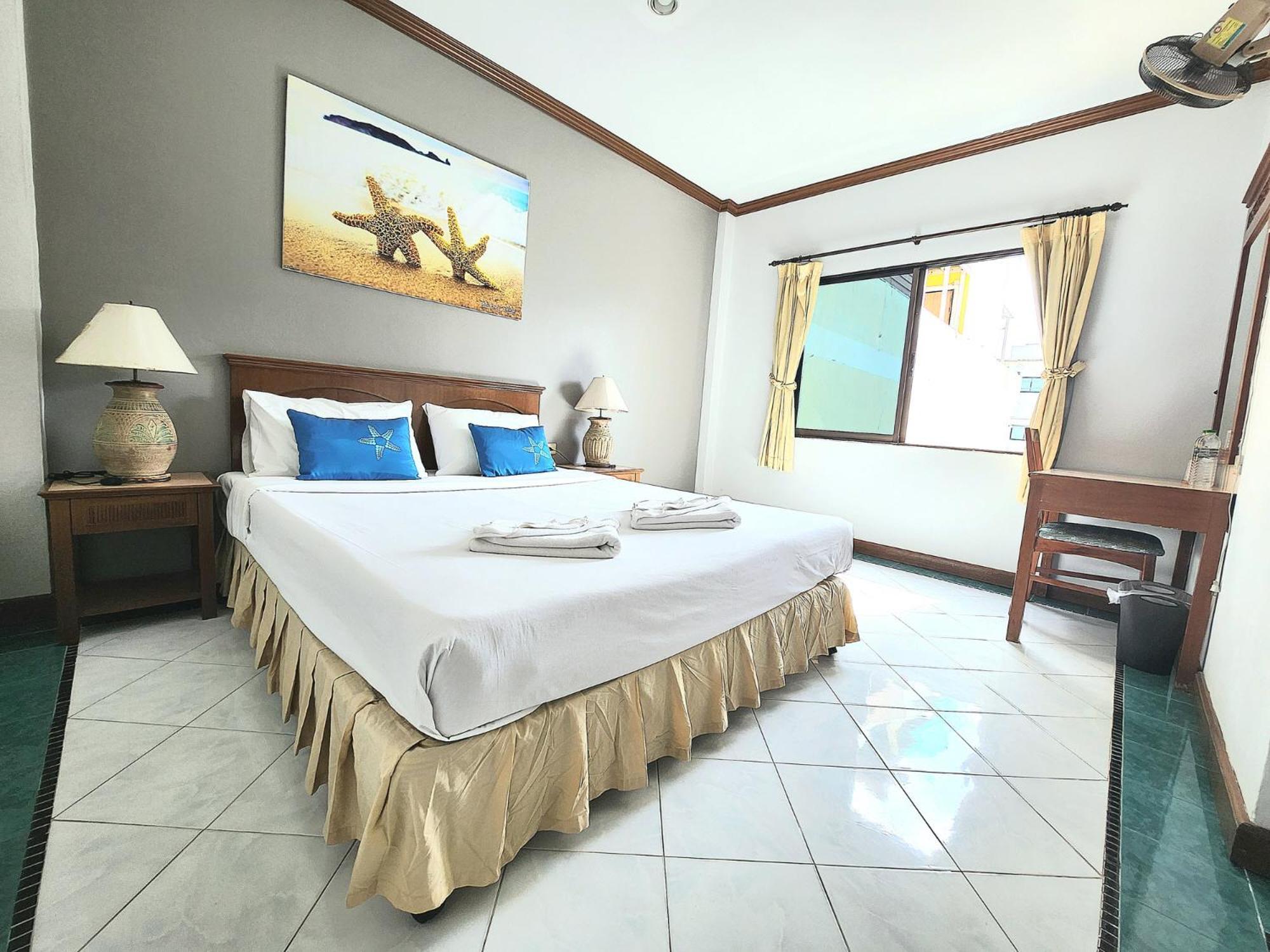 Sea Front Home Hotel - Patong Beach Exterior photo